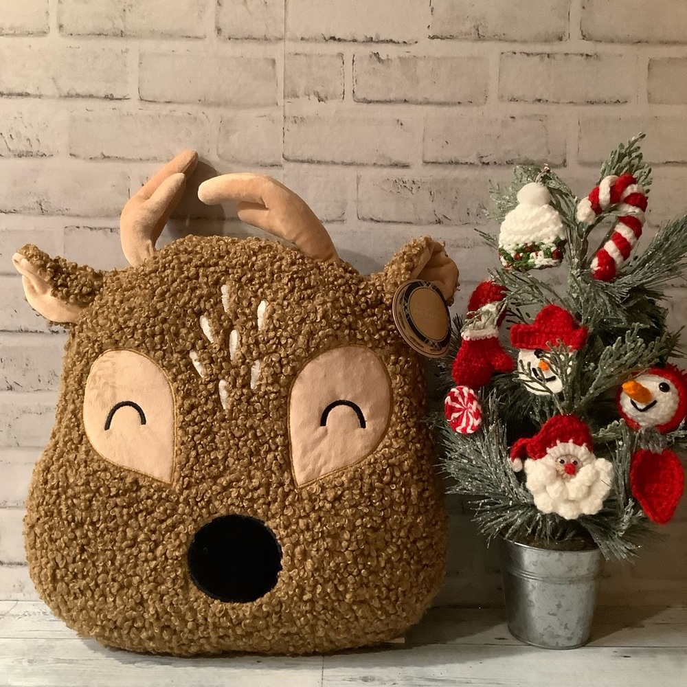 ASPEN 15x16 Shaped Reindeer Head Pillow